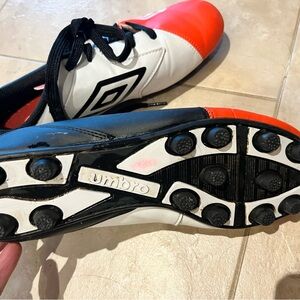 Umbro Soccer Cleats Mens Size 8 Black orange Spire Excellent